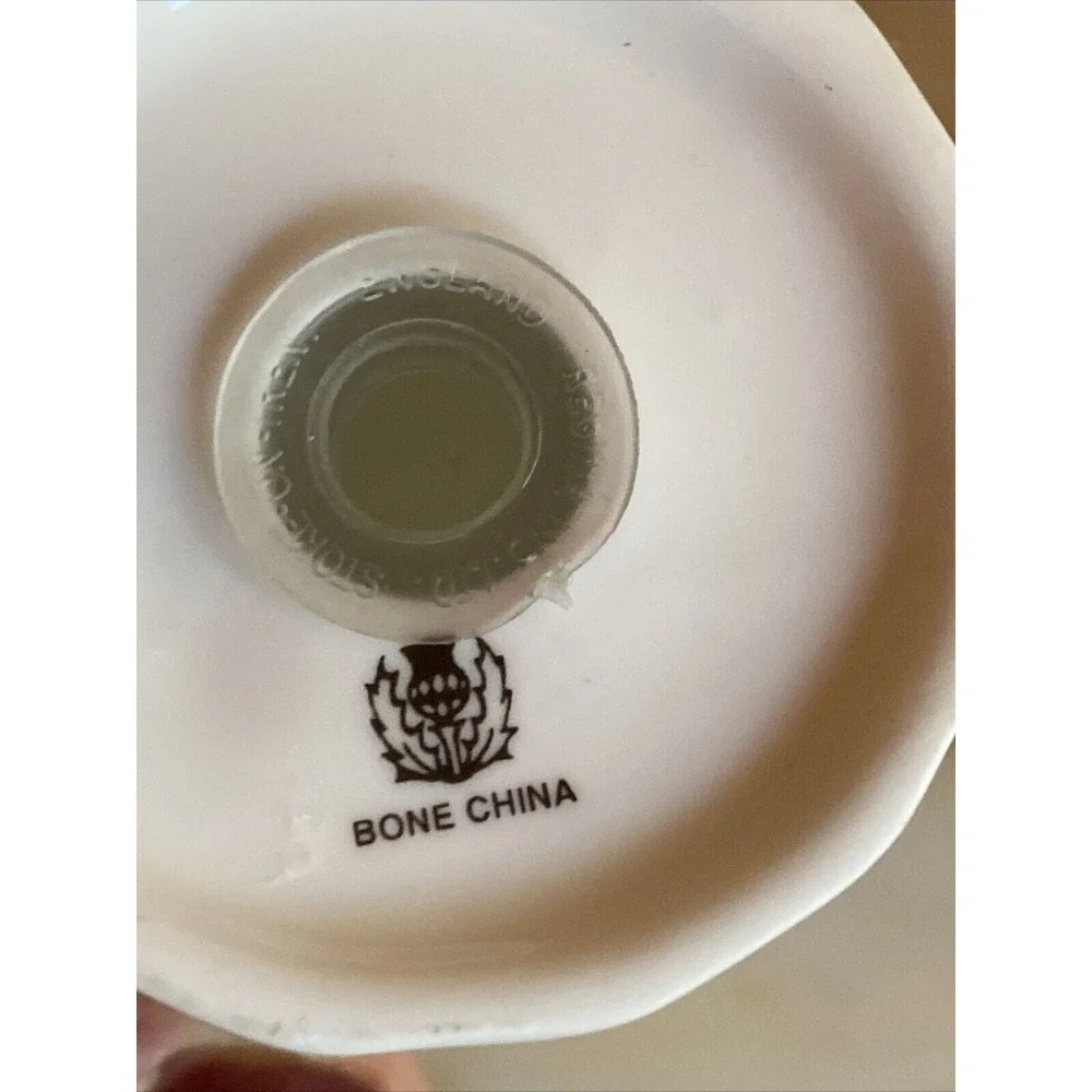 Salt Pepper Shaker White Scotland Map Oban Bone China Gold Trim Set